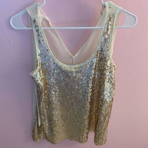 Lightweight gold sequins top. Only worn 1 time.